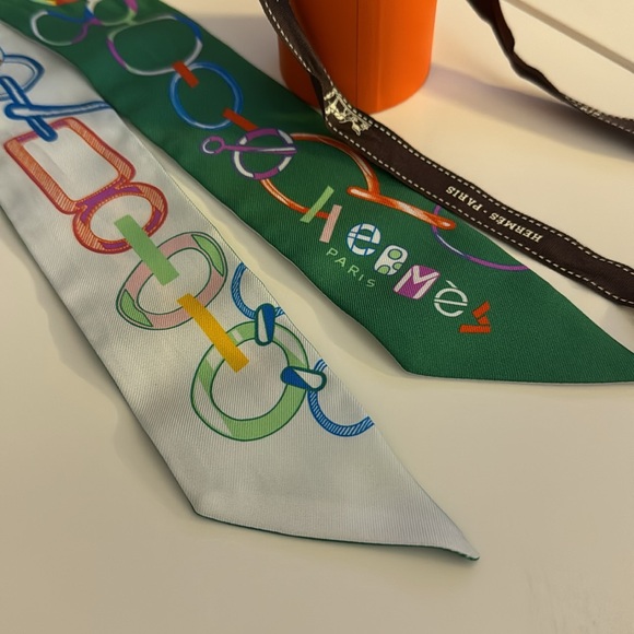 AUTHENTIC HERMÈS EXCELLENT CONDITION used once Green and White Twilly - Picture 2 of 13